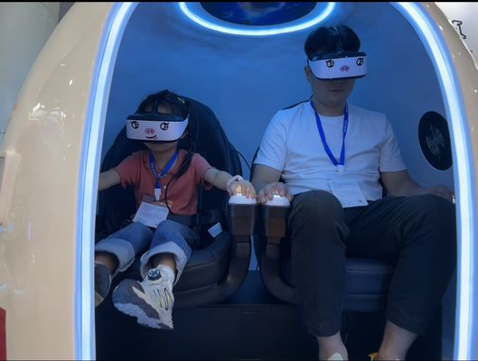 Simulador de Cine VR de 2 Asientos con Cápsula Espacial Divertida | Cápsula Giratoria Exclusiva de 360°, Control de Doble Pantalla, Más de 20 Juegos Especiales, Gafas DPVR y Multi-Efectos – Fabricante SKYFUN